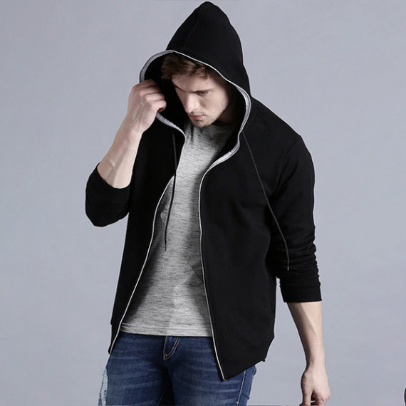 http://235429.01spn.group/products/men-black-solid-hooded-sweatshirt