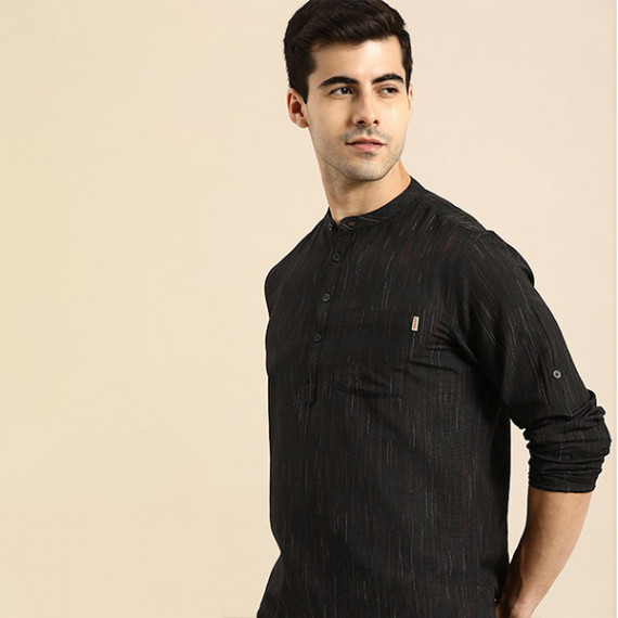 http://235429.01spn.group/products/men-black-woven-design-kurta