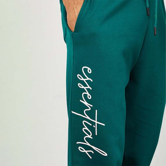 http://235429.01spn.group/products/men-green-solid-relaxed-fit-cotton-joggers