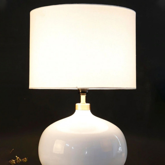 http://235429.01spn.group/products/white-solid-handcrafted-bedside-standard-lamp