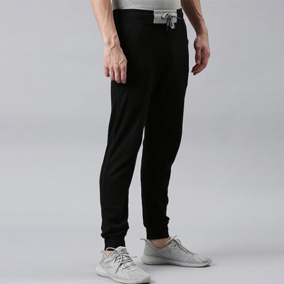 http://235429.01spn.group/products/men-black-solid-organic-cotton-track-pants