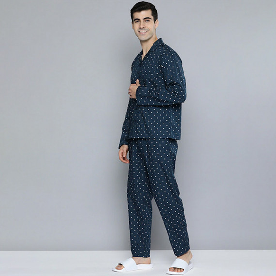 http://235429.01spn.group/products/men-navy-blue-white-printed-pure-cotton-night-suit