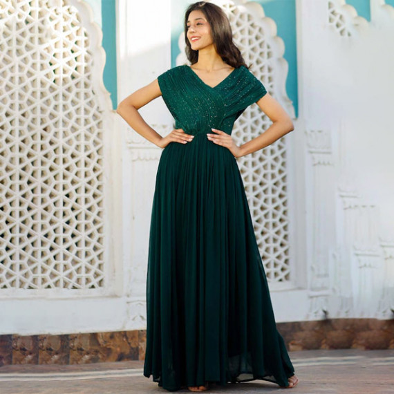 http://235429.01spn.group/products/green-embellished-maxi-dress