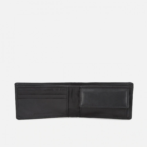 http://235429.01spn.group/products/men-textured-two-fold-leather-wallet